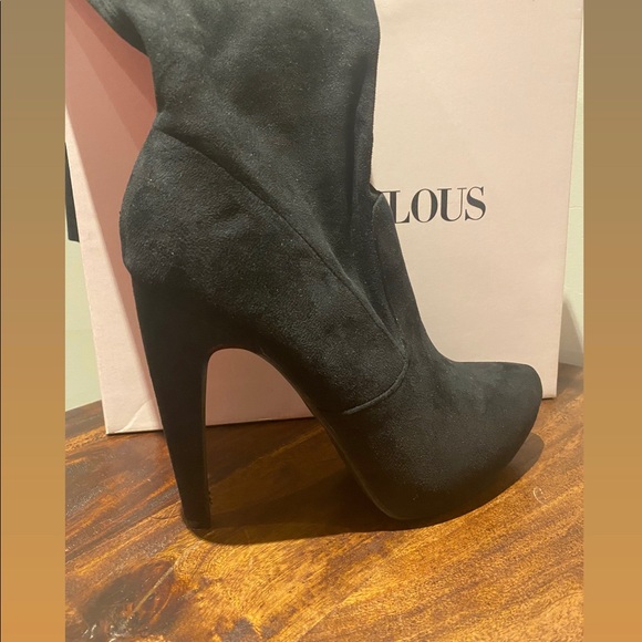 New Black boots - Picture 3 of 4